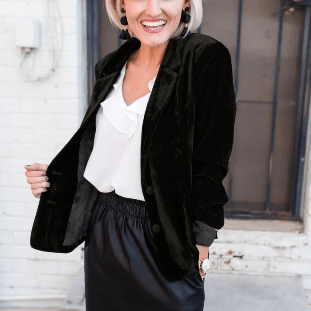Modern slim - fit women's blazer with buttons and pockets | Notched lapel - Nalani - Fashion Clothing and Decor