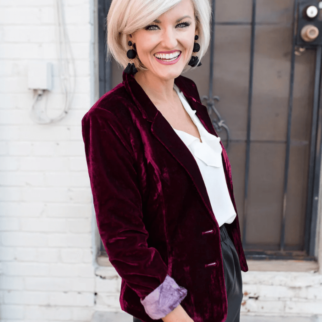 Modern slim - fit women's blazer with buttons and pockets | Notched lapel - Nalani - Fashion Clothing and Decor