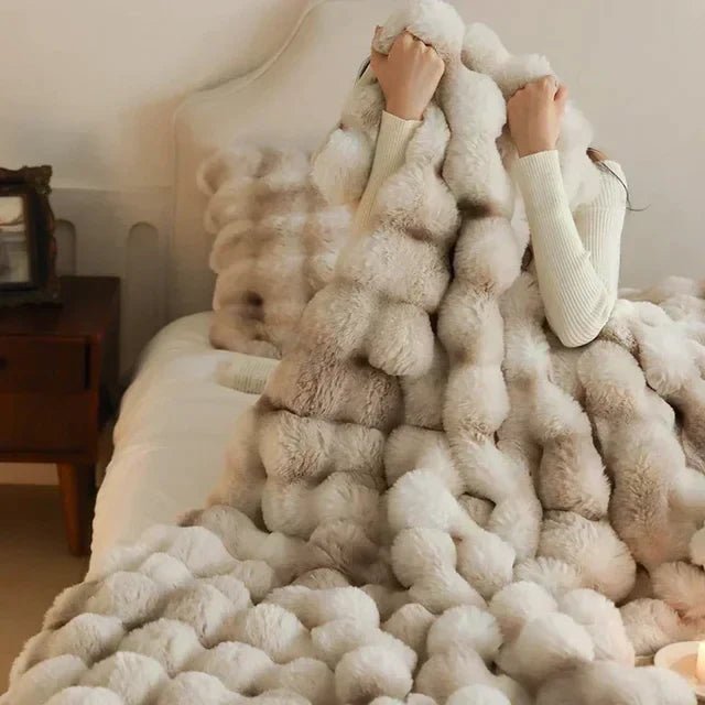 Portable Fluffy Faux Fur Blanket – Soft Fuzzy Throw Blanket for Sofa, Bed, Car & Travel, Anti-Pilling, White – VeluLuxe - Nalani - Fashion Clothing and Decor