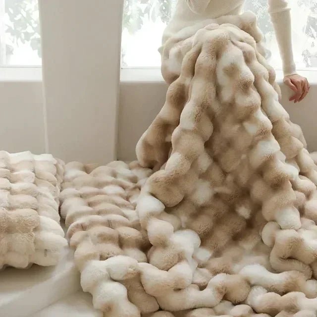 Portable Fluffy Faux Fur Blanket – Soft Fuzzy Throw Blanket for Sofa, Bed, Car & Travel, Anti-Pilling, White – VeluLuxe - Nalani - Fashion Clothing and Decor